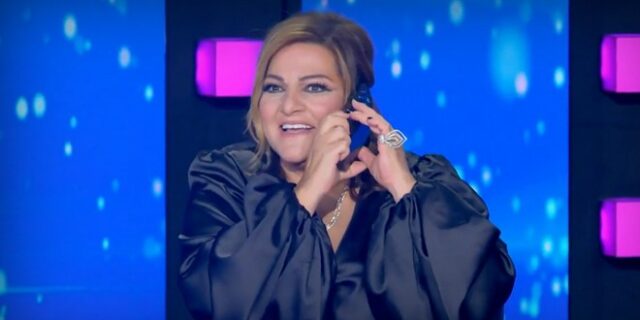 J2US: “Κάγκελο” η Βίκυ Σταυροπούλου – Το τηλέφωνο που δέχτηκε στον “αέρα” και την αναστάτωσε