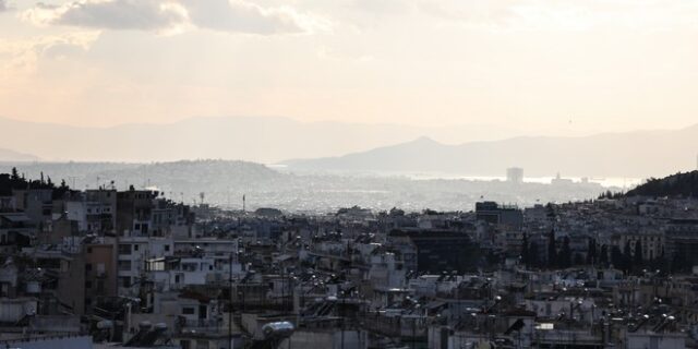 Καιρός Αθήνα: Λίγες νεφώσεις με θερμοκρασία έως 21 βαθμούς