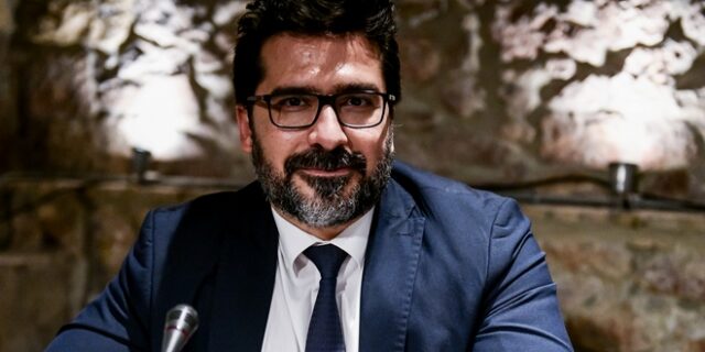 Μετωπική Καλπαδάκη με τον Τούρκο υφ. εξωτερικών – “Να αλλάξετε πολιτική”