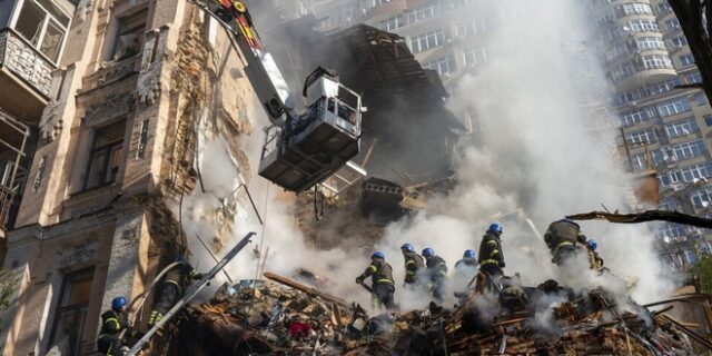 Ουκρανία: Τουλάχιστον οκτώ νεκροί από ρωσικά πλήγματα σε Κίεβο και Σούμι