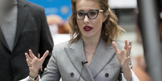 Ξένια Σομπτσάκ: Έφυγε από τη Ρωσία η “βαφτιστήρα” του Πούτιν – Τι φοβάται