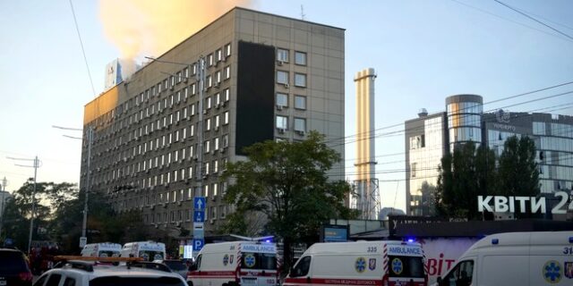 Πόλεμος στην Ουκρανία: Μπαράζ εκρήξεων στο Κίεβο – Αναφορές για χτυπήματα από drones-καμικάζι