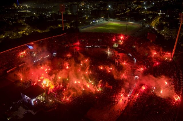ΛΕΞ: “Βάφτηκε” κόκκινο το Καυτανζόγλειο – Ιστορική συναυλία με πάνω από 35.000 θεατές