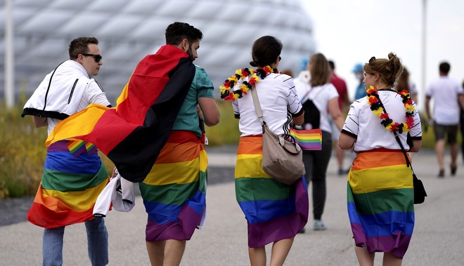 Βρετανία: Υπουργός κάλεσε τους ΛΟΑΤΚΙ+ οπαδούς του Μουντιάλ “να δείξουν σεβασμό στο Κατάρ”