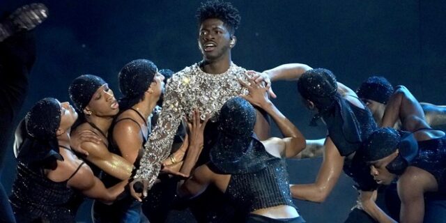 Lil Nas X: Σταμάτησε συναυλία του για να πάει τουαλέτα – “Επιστρέφω αμέσως”