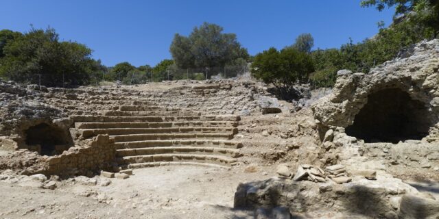 Δείτε φωτογραφίες από το αρχαίο δημόσιο κτήριο που ήρθε στο φως στη Λισό Χανίων