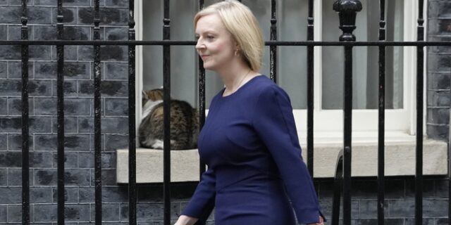 Λιζ Τρας: Εξετάζει μακροπρόθεσμες ενεργειακές συμφωνίες με άλλες χώρες