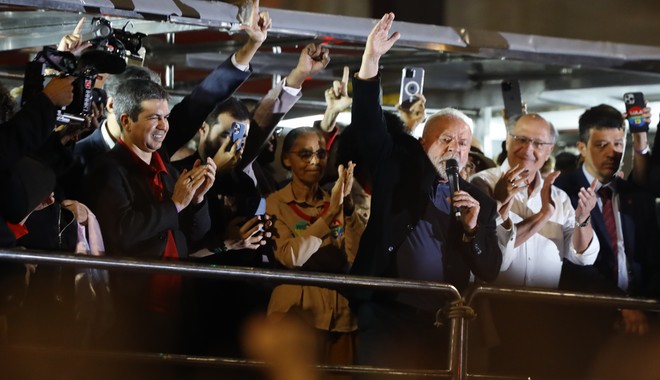 Εκλογές στη Βραζιλία: “Θρίλερ”, ανατροπή και πρωτιά του Λούλα  – Στον δεύτερο γύρο ο νικητής