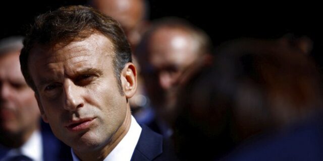 Μακρόν σε Ζελένσκι: Δεσμεύομαι για επιβολή νέων κυρώσεων στη Ρωσία