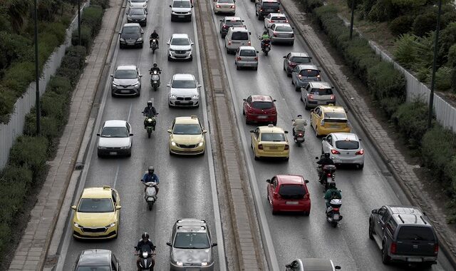 Κίνηση στους δρόμους: Μεγάλη συμφόρηση στη Μεσογείων μετά από διαρροή σε αγωγό – LIVE Χάρτης