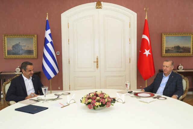 Η διπλωματία των σεισμών φέρνει ξανά πιο κοντά Ελλάδα – Τουρκία