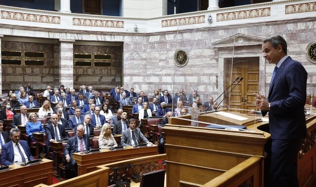 Στη ΝΔ “τρέμουν” την απλή αναλογική και τη “χαλαρή” ψήφο 