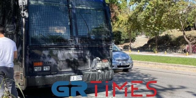 ΑΠΘ: Πέταξαν μολότοφ σε διμοιρία των ΜΑΤ