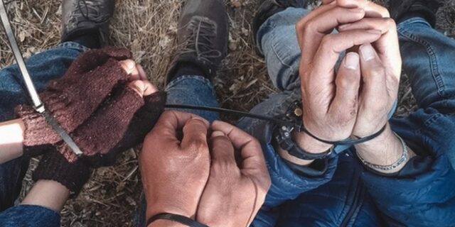 Λέσβος: Επίθεση αγνώστων σε μετανάστες – Βρέθηκαν δεμένοι με χειροπέδες και τραυματισμένοι