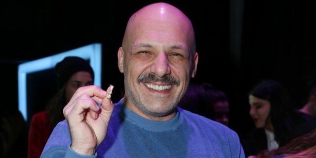 Νίκος Μουτσινάς: “Έχω κάνει τρεις προσπάθειες για υιοθεσία και θα κάνω άλλη μία”