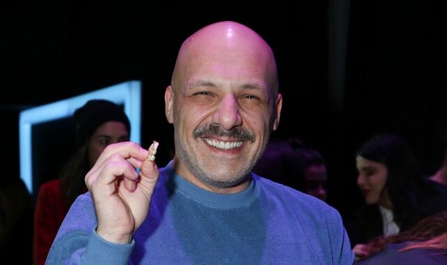 Νίκος Μουτσινάς: “Έχω κάνει τρεις προσπάθειες για υιοθεσία και θα κάνω άλλη μία”