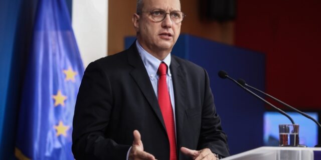 Το Μαξίμου “τα ρίχνει” στο ΣΥΡΙΖΑ για τα σκάνδαλα της ΝΔ