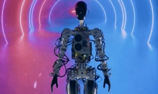 Ο Ίλον Μασκ παρουσίασε το ανθρωποειδές ρομπότ Optimus – Πόσο θα κοστίζει