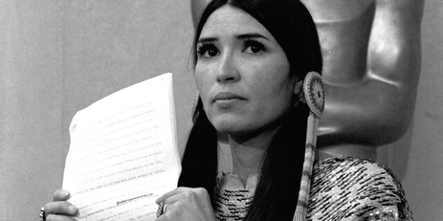 Sacheen Littlefeather: Πέθανε η ιθαγενής Αμερικανίδα που παρέλαβε το Όσκαρ του Μπράντο το 1973