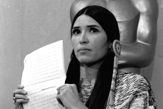 Sacheen Littlefeather: Πέθανε η ιθαγενής Αμερικανίδα που παρέλαβε το Όσκαρ του Μπράντο το 1973