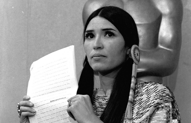 Sacheen Littlefeather: Πέθανε η ιθαγενής Αμερικανίδα που παρέλαβε το Όσκαρ του Μπράντο το 1973