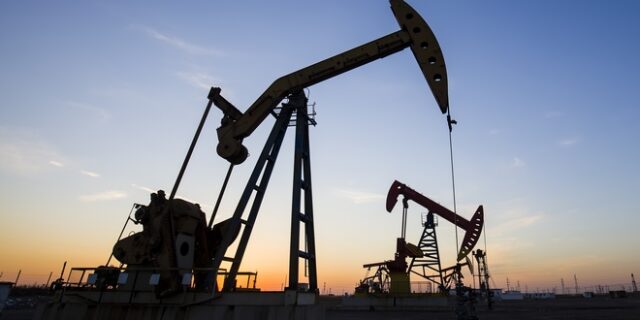 ΗΠΑ: Βουτιά στις τιμές του πετρελαίου – Σε χαμηλό έτους το αργό