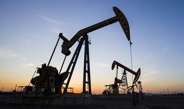 “Aγκάθι” για την Ευρώπη η μείωση πετρελαίου του ΟΠΕΚ+ – Πώς επηρεάζεται ο πληθωρισμός