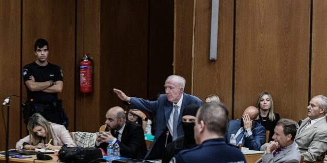 Οι καθόλου τυχαίοι ναζιστικοί χαιρετισμοί του Κωνσταντίνου Πλεύρη