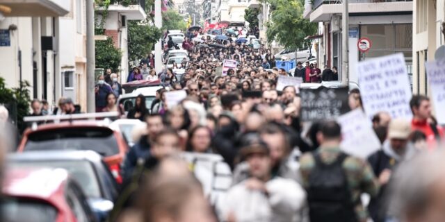 Κολωνός: Πορεία για την υπόθεση της 12χρονης – Ένταση με φωτιές και χημικά