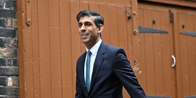 Βρετανία: Ενισχύεται η στερλίνα μετά την εκλογή Σούνακ