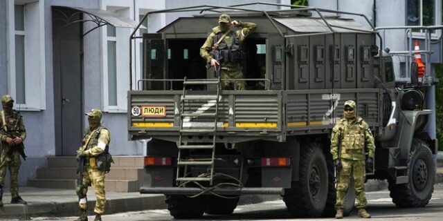 Ουκρανία: Οι ρωσικές δυνάμεις εκκενώνουν τη Χερσώνα και προειδοποιούν για κλιμάκωση