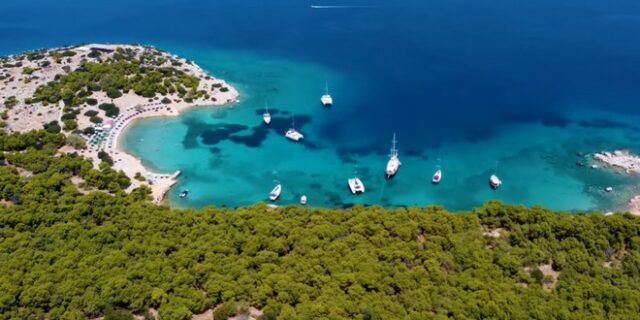 Το παραδεισένιο νησί του Σαρωνικού με το μυστικό τούνελ και τους… άγριους κατοίκους