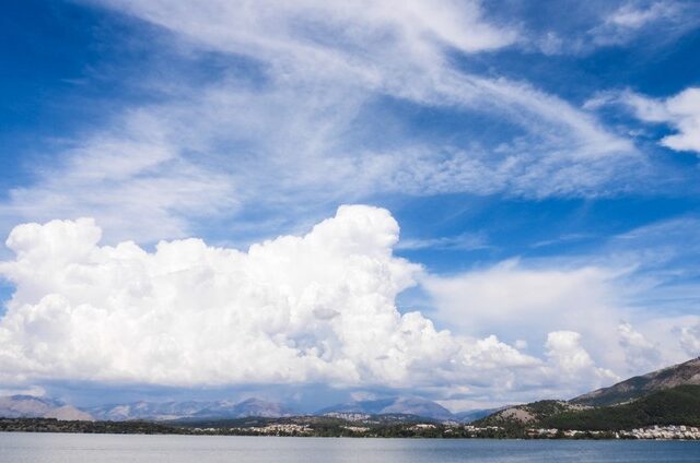 Καιρός: Έως και 28 βαθμούς η θερμοκρασία την Κυριακή