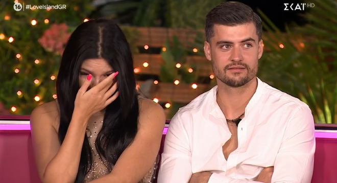 Love Island: Αποχώρηση με κλάματα και αγκαλιές – Νέα παίκτρια “εισβάλει” στην βίλα