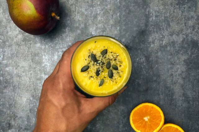 Νυστάζεις διαρκώς; Αυτό το smoothie θα σου «χαρίσει» φτερά