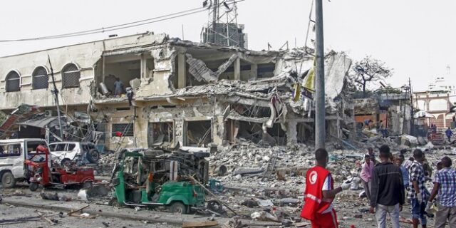 Σομαλία: Τουλάχιστον 9 νεκροί και δεκάδες τραυματίες από εκρήξεις παγιδευμένων αυτοκινήτων