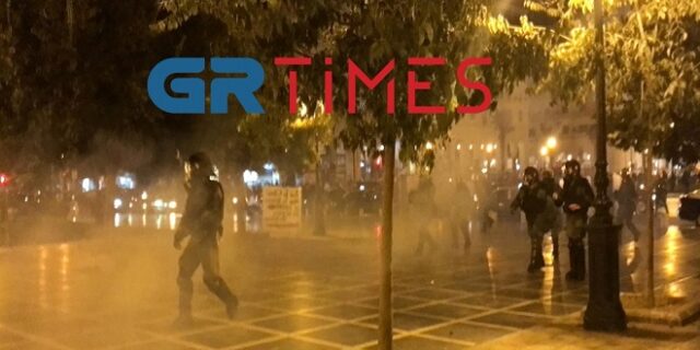 Θεσσαλονίκη: Επεισόδια μεταξύ κουκουλοφόρων και ΜΑΤ