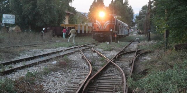 Τιθορέα: Εκτροχιασμός βαγονού intercity – Μεγάλες καθυστερήσεις