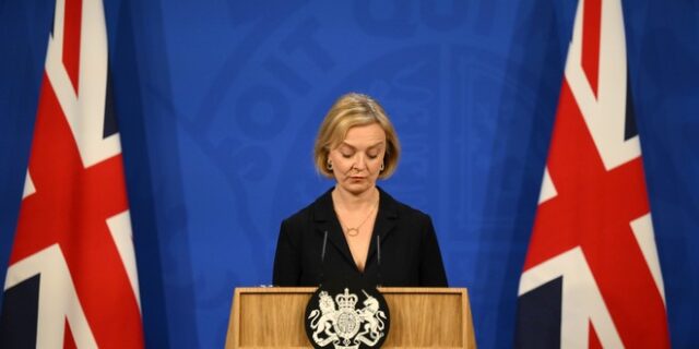 Βρετανία: Ανακούφιση στους Συντηρητικούς για την παραίτηση Τρας – Επιστρέφει από τις διακοπές του ο Τζόνσον