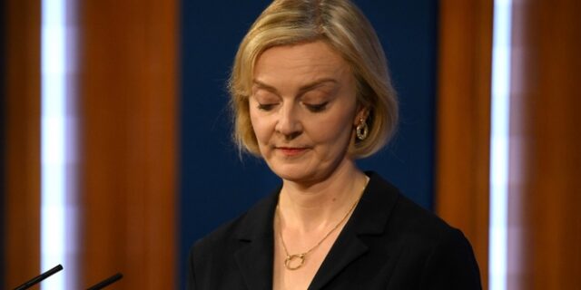 Λιζ Τρας: Η ώρα της μάχης στο κοινοβούλιο μετά τα “λυπάμαι για τα λάθη μου”