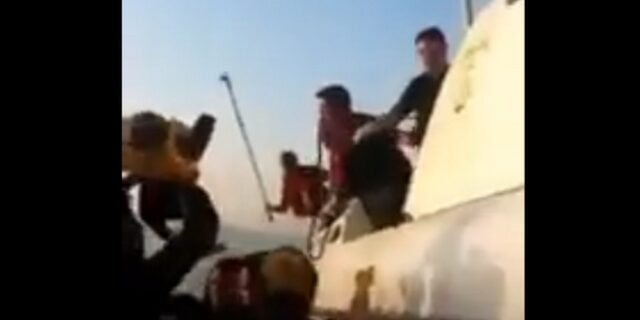 Βίντεο: Η τουρκική ακτοφυλακή απωθεί βίαια μετανάστες προς την Ελλάδα