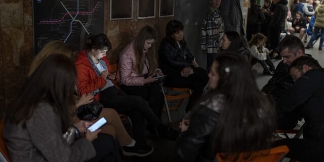 Ουκρανία: “Φορτίστε τα πάντα, εφοδιαστείτε με κουβέρτες και νερό”