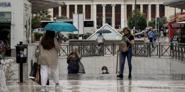 Σε εξέλιξη η κακοκαιρία στη χώρα: Ισχυρές καταιγίδες και μήνυμα του 112 – Πότε υποχωρούν τα έντονα φαινόμενα