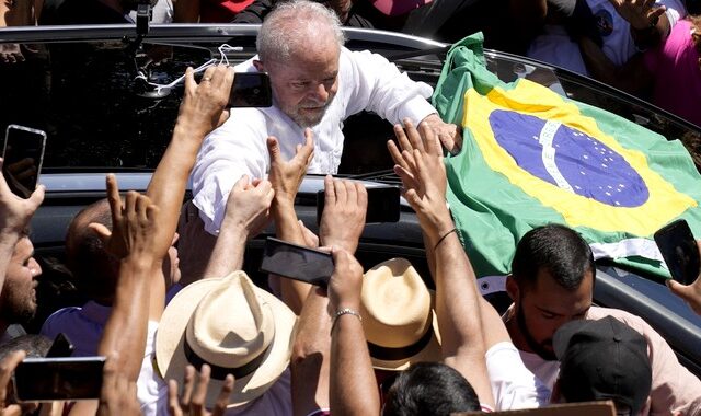 Εκλογές στη Βραζιλία: Νέος πρόεδρος ο Λούλα ντα Σίλβα – “Δεν θα είμαστε πια παρίες”