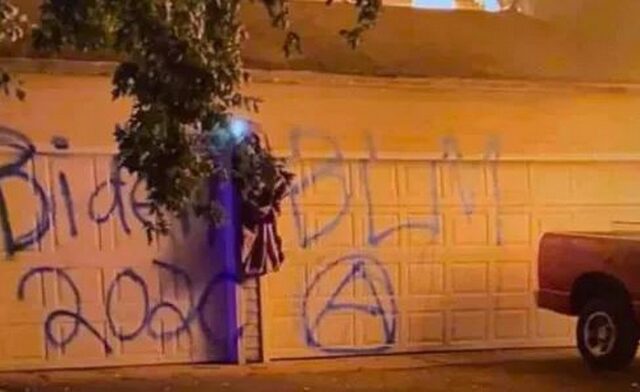 Κατηγορείται για απάτη ο υποστηρικτής του Τραμπ που ισχυρίστηκε ότι Antifa έβαλαν φωτιά στο σπίτι του