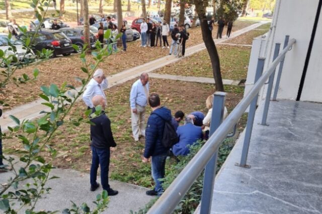 Θεσσαλονίκη: Φοιτητής έπεσε από τον δεύτερο όροφο της Νομικής Σχολής στο ΑΠΘ