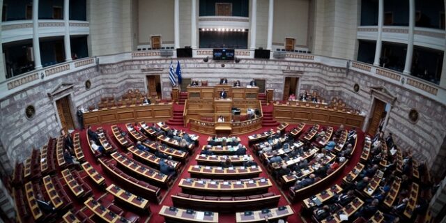 Με 156 γαλάζια “υπέρ” ψηφίστηκε το νομοσχέδιο της συγκάλυψης