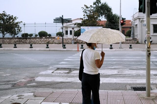 Καιρός: Αραιές νεφώσεις και τοπικές βροχές τη Δευτέρα