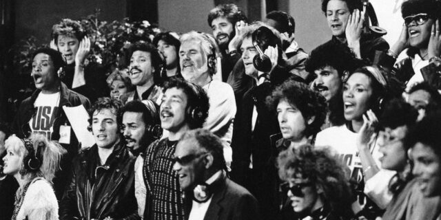 Τα μυστικά του θρυλικού We Are The  World βγήκαν στο “σφυρί”
