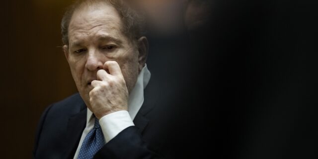 Χάρβεϊ Γουάινστιν: Οδηγείται ενώπιον του δικαστηρίου στο Λος Άντζελες